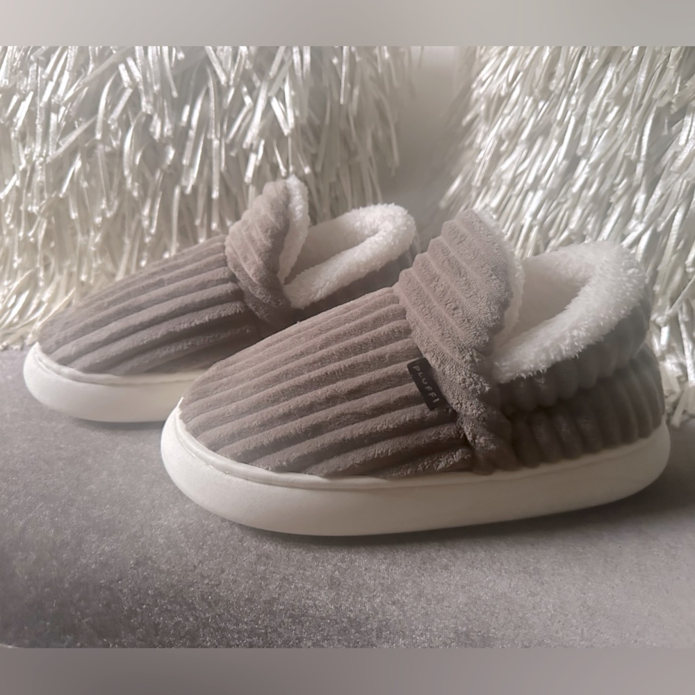 NWOT Pluffi Slippers